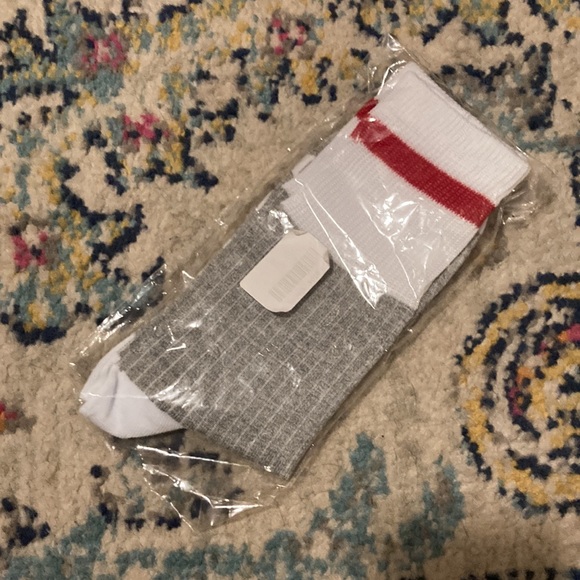 NWT gag socks: “If you can read this, please bring me my wine” - Picture 3 of 3